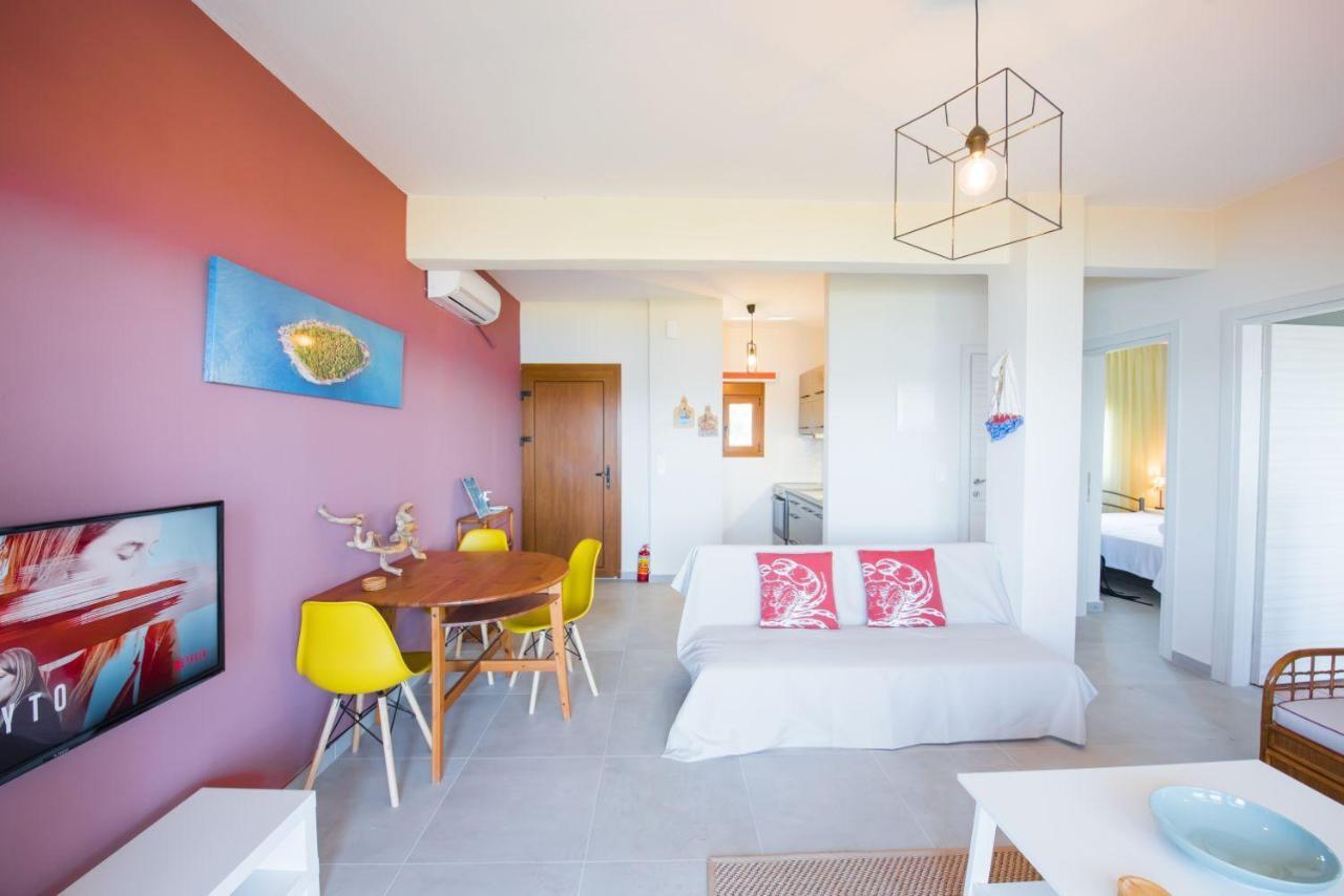 Nereus & Oceanus Beachfront Apartments, Lagonisi #feelslikehome Ormos Panagias
