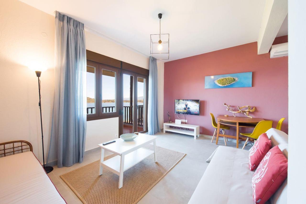 Apartment Nereus & Oceanus Beachfront Apartments, Lagonisi #feelslikehome Ormos Panagias