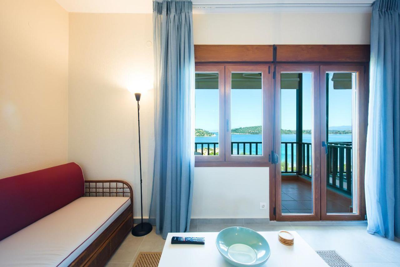 Nereus & Oceanus Beachfront Apartments, Lagonisi #feelslikehome Ormos Panagias