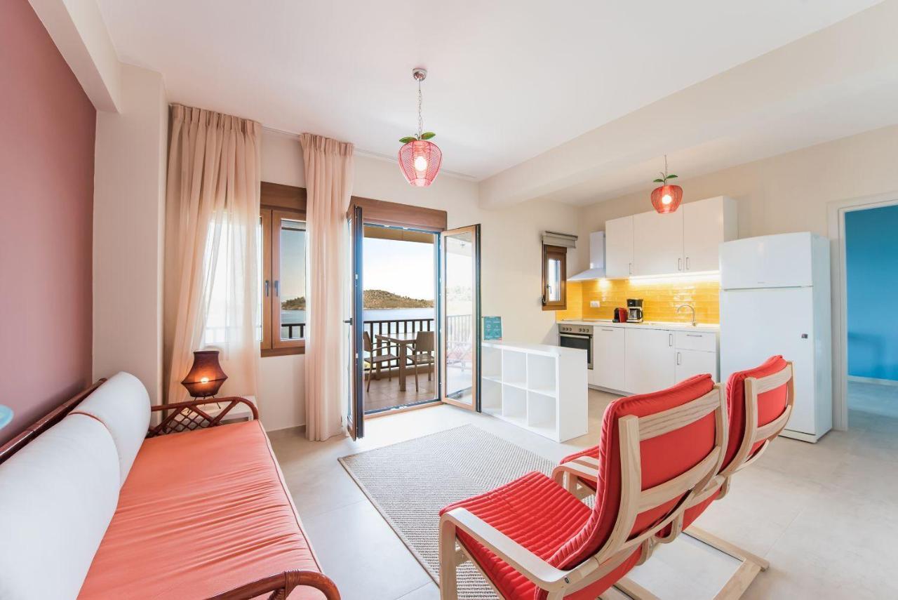 Nereus & Oceanus Beachfront Apartments, Lagonisi #feelslikehome * Ormos Panagias