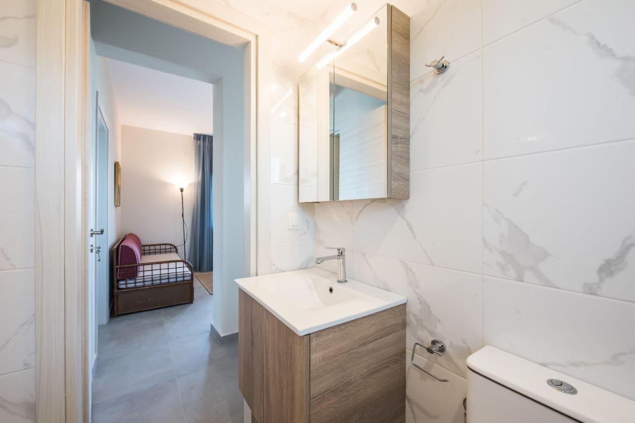 Nereus & Oceanus Beachfront Apartments, Lagonisi #feelslikehome *