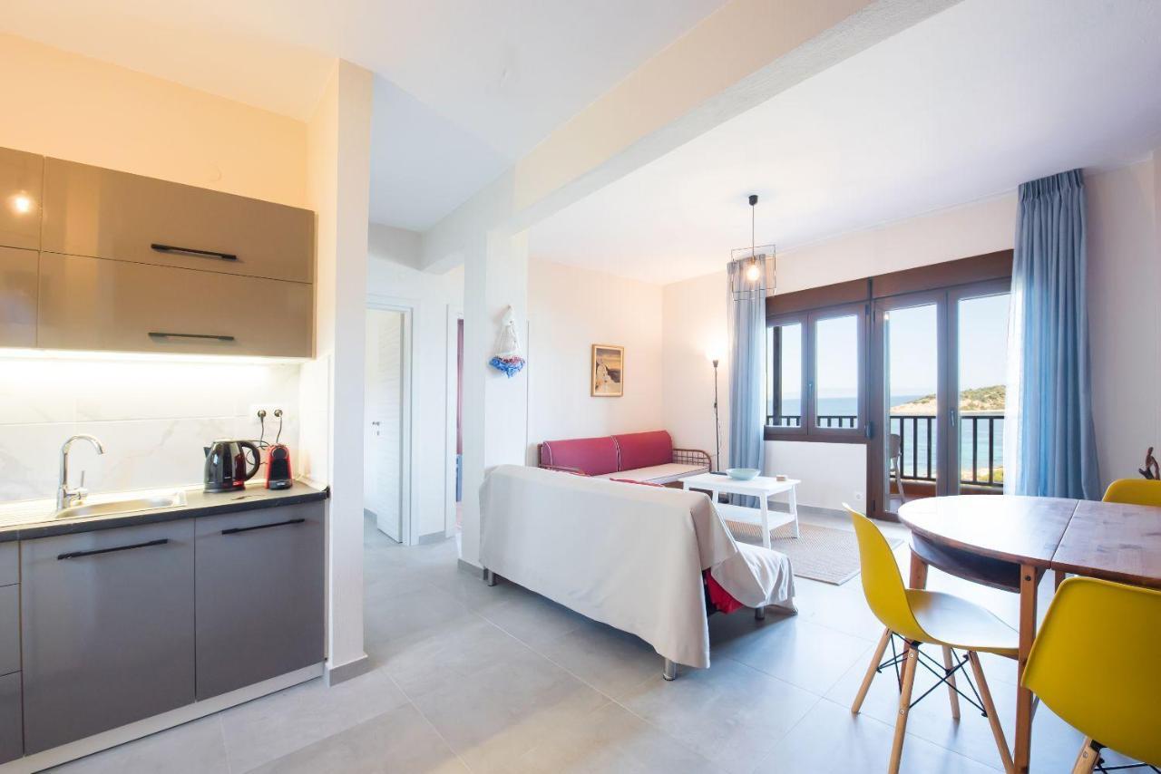 Nereus & Oceanus Beachfront Apartments, Lagonisi #feelslikehome *